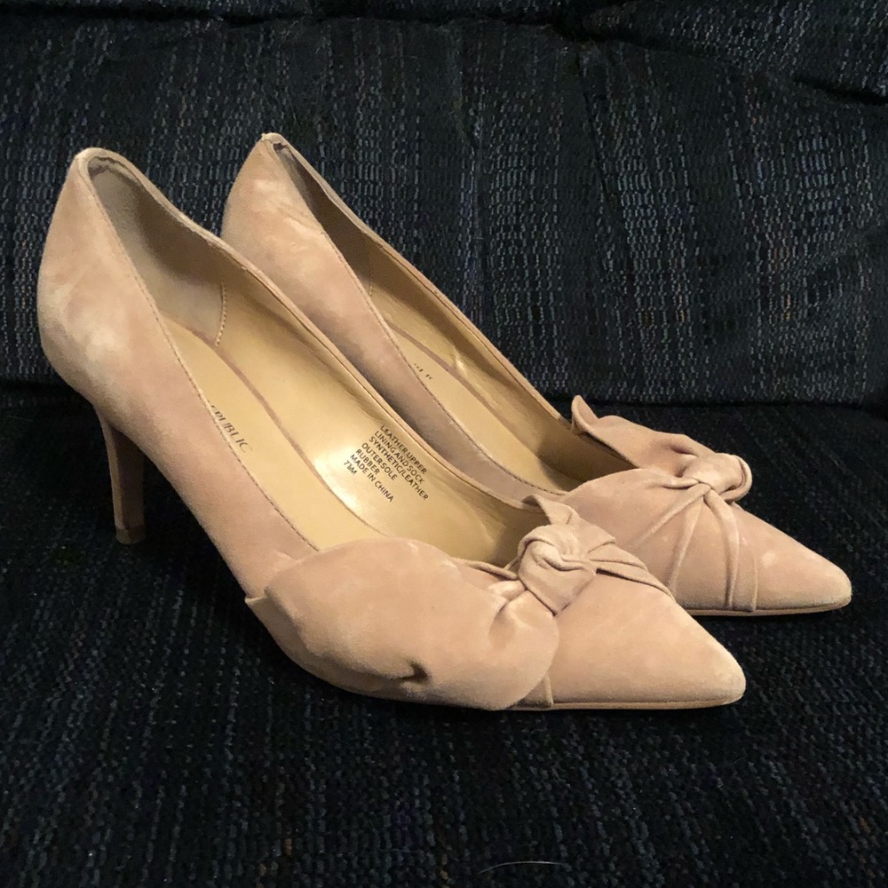Suede Pumps
